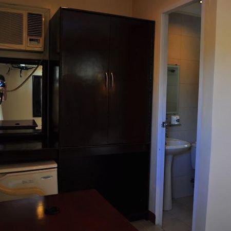 Club Manila East Taytay Apartment Exterior photo